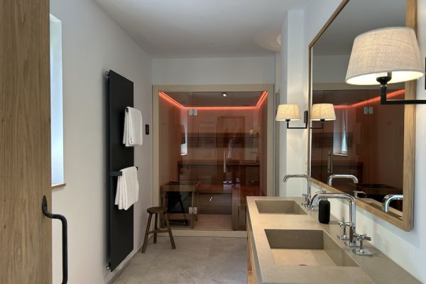 sauna-mit-farblicht-urlaubC4E3D390-DED8-ADFD-79A9-36B10C06F72A.jpg
